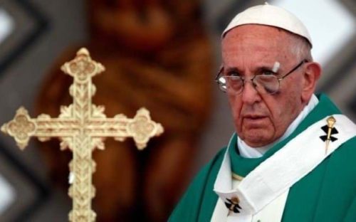 “Отримав по обличчю”: Папа Римський вийшов до вірян із синцем та розсiченою бровою